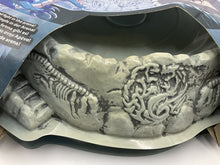Carica l'immagine nel visualizzatore di Gallery, DINOFROZ arena base playset detail close-up highlighting ornate design and floral patterns in blue and white.
