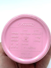 Carica l'immagine nel visualizzatore di Gallery, Close-up detail of the bottom of the pink plastic glass showing textured base and manufacturing details.
