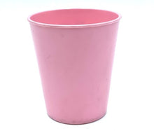 Carica l'immagine nel visualizzatore di Gallery, Side view of the plain pink plastic glass with a tall design.
