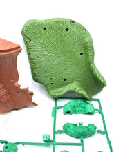 Carica l'immagine nel visualizzatore di Gallery, Famosa Disney Peter Pan treehouse playset detail of a green toy piece shaped like a leaf.
