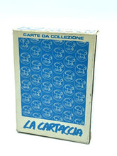 Carica l'immagine nel visualizzatore di Gallery, Mazzo Carte da Gioco 1979 La Cartaccia front view showcasing blue playing cards with textured pattern.
