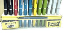 Carica l'immagine nel visualizzatore di Gallery, Close-up detail of the colored pens with a label on the box.
