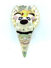 Carica l'immagine nel visualizzatore di Gallery, Vintage EPOCH HAMTARO Plush Boss In Cone front view showing decorative cone with animal face and floral design.
