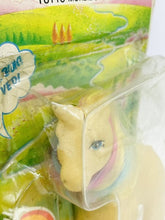 Carica l'immagine nel visualizzatore di Gallery, Close-up detail of the yellow unicorn toy highlighting its features and colors.
