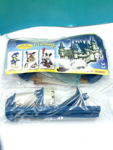 Carica l'immagine nel visualizzatore di Gallery, Walt Disney Wizard of Mickey Mouse castle set packaging with instruction manual and plastic packaging.
