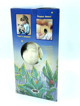 Carica l'immagine nel visualizzatore di Gallery, Detail view of the plush toy's smiling face and soft texture.
