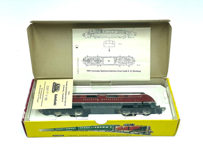 Trix Express 2260 H0 Diesel Locomotive V200 model front view

