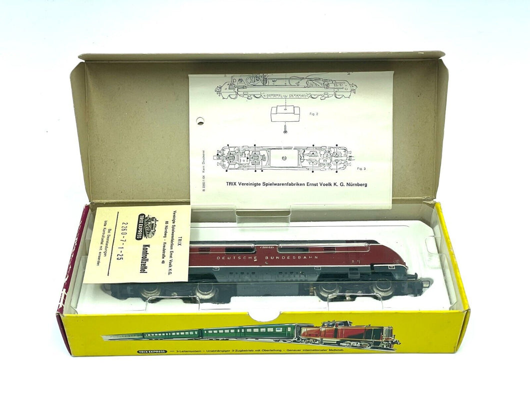 Trix Express 2260 H0 Diesel Locomotive V200 model front view

