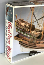 Load image into Gallery viewer, Vintage Mamoli Kit Modellismo Navi Golden Hind side view showcasing detailed artwork.
