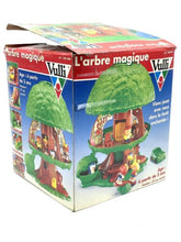 Load image into Gallery viewer, VULLI KENNER Family Tree Tots Treehouse packaging view with multiple characters and playset features.
