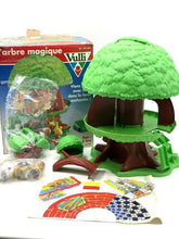 Load image into Gallery viewer, VULLI KENNER Family Tree Tots Treehouse packaging view displaying figures and play accessories.
