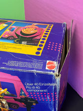 Carica l'immagine nel visualizzatore di Gallery, Detail of damaged corner on Barbie Hot Rockin’ Van box.
