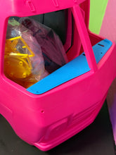 Carica l'immagine nel visualizzatore di Gallery, Detail shot of the pink toy vehicle emphasizing transparent windows.

