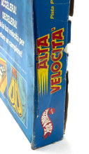Carica l'immagine nel visualizzatore di Gallery, Side view of the art supplies box with text label and slightly damaged edge.
