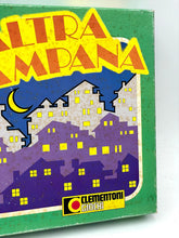 Carica l'immagine nel visualizzatore di Gallery, Clementoni 1980 Board Game L'ALTRA CAMPANA packaging detail featuring game title and colors.
