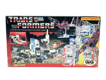 Load image into Gallery viewer, Transformers G1 Metroplex 1985 – front view of the complete vintage robot
