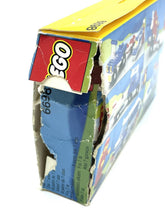 Carica l'immagine nel visualizzatore di Gallery, Back of the LEGO toy set box displaying multiple images and the LEGO logo.
