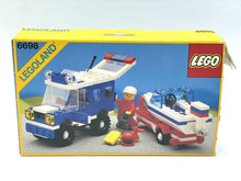Carica l'immagine nel visualizzatore di Gallery, LEGO toy set packaging featuring detailed box art with two vehicles and minifigures.
