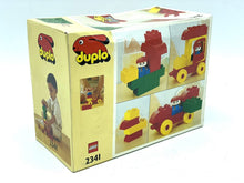 Carica l'immagine nel visualizzatore di Gallery, Packaging view of LEGO Peter's Holiday Building Set showcasing various shapes and child illustration.
