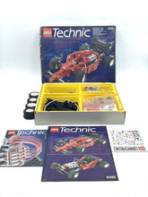 Carica l'immagine nel visualizzatore di Gallery, LEGO Technic 8440 box with lid, instruction manuals, and colorful graphics.
