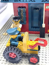 Carica l'immagine nel visualizzatore di Gallery, LEGO house front detail with windows, a mini figure, and a door.
