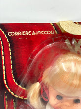 Carica l'immagine nel visualizzatore di Gallery, Packaging detail showing text and gold trim on the red background.
