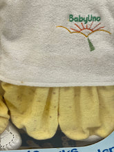 Carica l'immagine nel visualizzatore di Gallery, Detail of yellow clothing with ruffled hem and embroidered logo.
