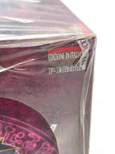 Load image into Gallery viewer, Close-up detail of Yu-Gi-Oh Structure Deck packaging corner showing a sealed edge and label.
