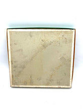 Load image into Gallery viewer, Back view of Anni 60 La storia dell'uomo board game box with plain design and textured surface.
