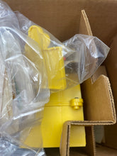 Carica l'immagine nel visualizzatore di Gallery, Detail of a yellow item in plastic wrap within box packaging.
