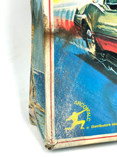 Load image into Gallery viewer, Side view of Tyco Daredevil Super Cliff Hangers game box showing wear and tear.
