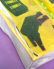 Load image into Gallery viewer, Tyco Daredevil Super Cliff Turbovettes Set yellow packaging detail with graphic design and transparent window.
