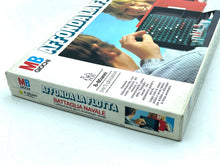 Load image into Gallery viewer, MB board game Affonda la flotta side view of the game box showcasing illustrated details.
