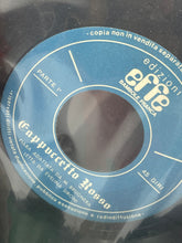 Carica l'immagine nel visualizzatore di Gallery, Effe Bambole Franca detail shot of the vinyl record showing label and circular shape.
