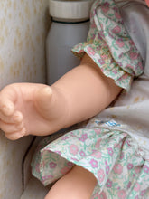Carica l&#39;immagine nel visualizzatore di Gallery, Bambola Hasbro Real Baby Boy del 1985 di Judith Turner, nuova, vecchia scorta
