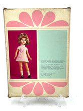 Carica l&#39;immagine nel visualizzatore di Gallery, 70&#39;s Singer Golden Princess Corinne Doll Cloth Set New Old Stock
