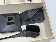 Load image into Gallery viewer, Il Castello Incantato – Gioco da Tavolo MB Anni ’70
