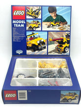 Cargar imagen en el visor de la galería, 1986 LEGO Model Team 5510 4 x 4 Off Road Jeep Complete
