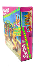 Carica l&#39;immagine nel visualizzatore di Gallery, 90&#39;S Mattel Barbie Hawaii Party ice bar playset new old stock
