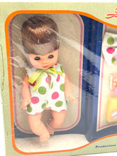 Carica l&#39;immagine nel visualizzatore di Gallery, Bambola Migliorati vintage anni &#39;60 Gimmy fa il bagno, nuova, vecchio stock
