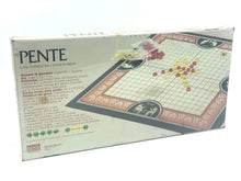 Carica l&#39;immagine nel visualizzatore di Gallery, 1984 Parker Board Game Pente - Classic Game of Skill &amp; Strategy - new old stock
