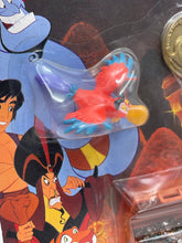 Carica l&#39;immagine nel visualizzatore di Gallery, Mattel 1993 Disney Aladdin Sultan &amp; Iago Lago Parrot Figures &amp; Coin Sea new old stock
