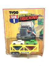 Load image into Gallery viewer, TYCO US1 Electric Trucking Highway Trailer With Cars
