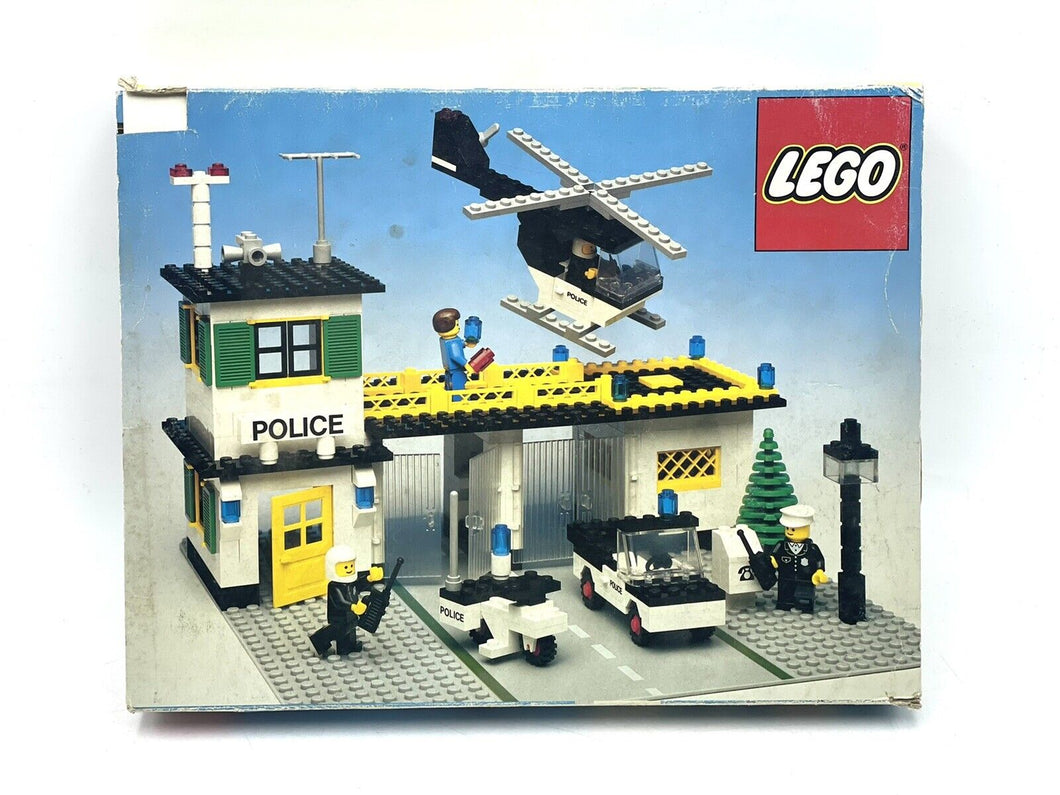 1974 LEGO Town Police Headquarters Set 381